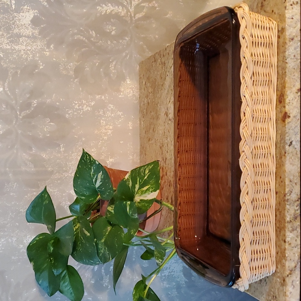 Vintage PYREX baking / serving dish with wicker holder